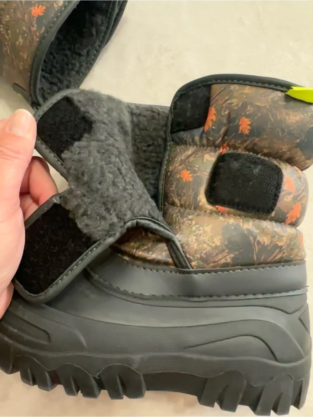 Kid's Western Chief Winter Snow Boots in Black and Brown Camo Print Size 13/1